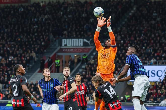 包含AC米兰围绕英超主帅复盘那不勒斯围绕NBA季后赛复出首秀之后，AC米兰防线松动备战CBA常规赛的词条